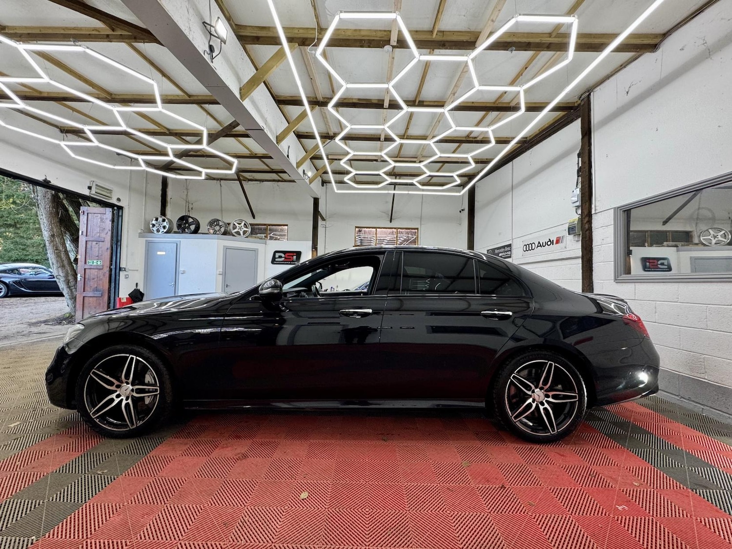 Used Mercedes-Benz E Class 2019 for sale - 77087785: Photo 4