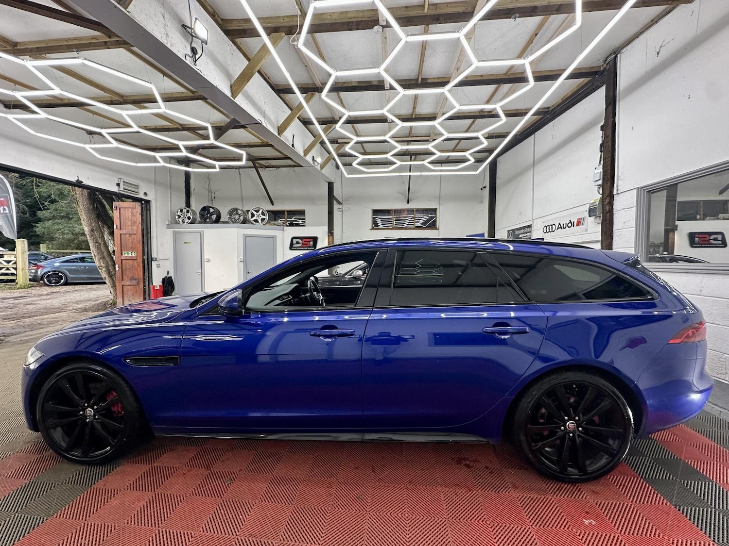 Used Jaguar XF 2019 for sale - 77573137: Photo 11