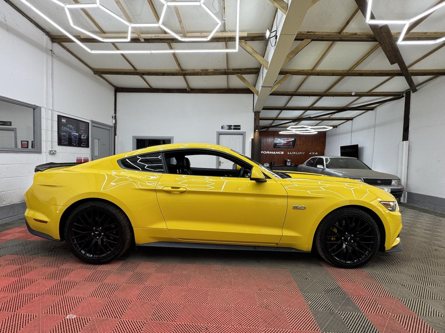 Used Ford Mustang 2016 for sale - 77992037: Photo 4