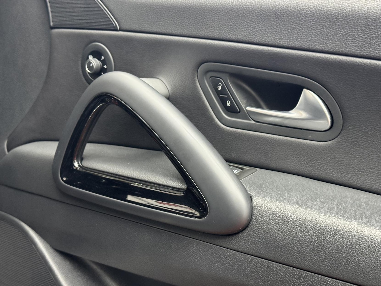 Used Volkswagen Scirocco 2017 for sale - 78112768: Photo 17