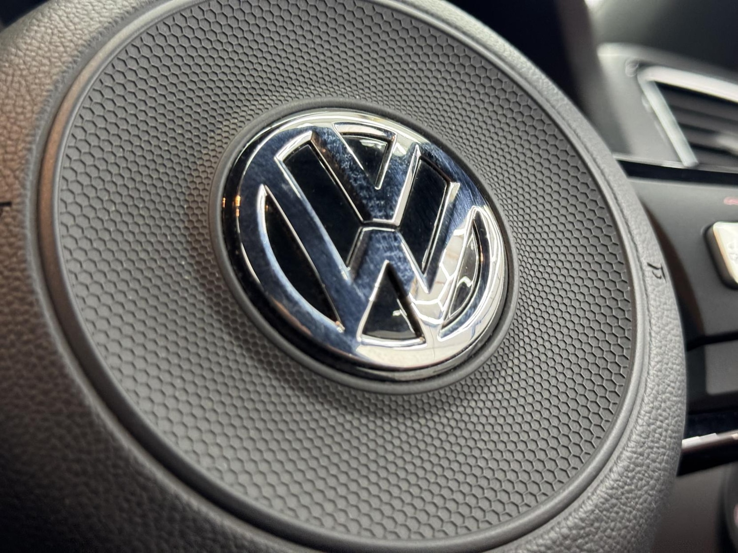 Used Volkswagen Scirocco 2017 for sale - 78112768: Photo 32