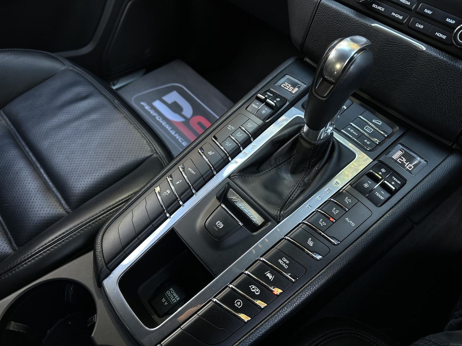 Used Porsche Macan 2017 for sale - 76650030: Photo 25