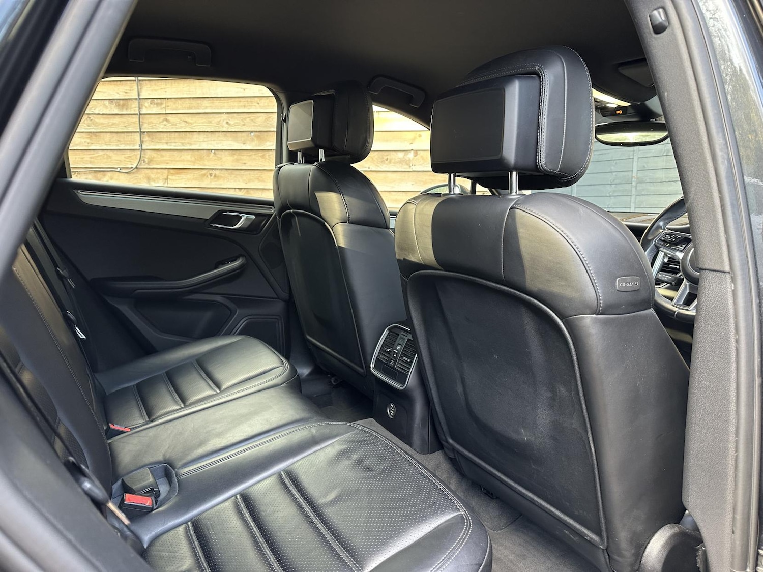 Used Porsche Macan 2017 for sale - 76650030: Photo 37