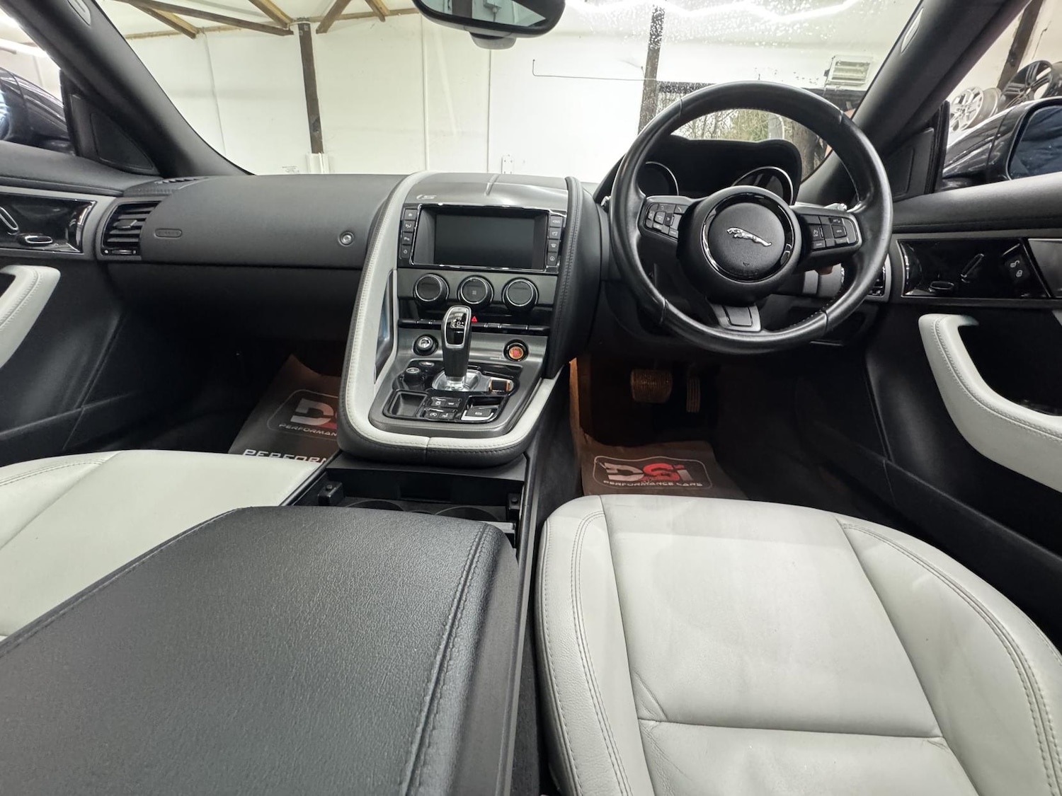 Used Jaguar F-Type 2015 for sale - 77210684: Photo 23