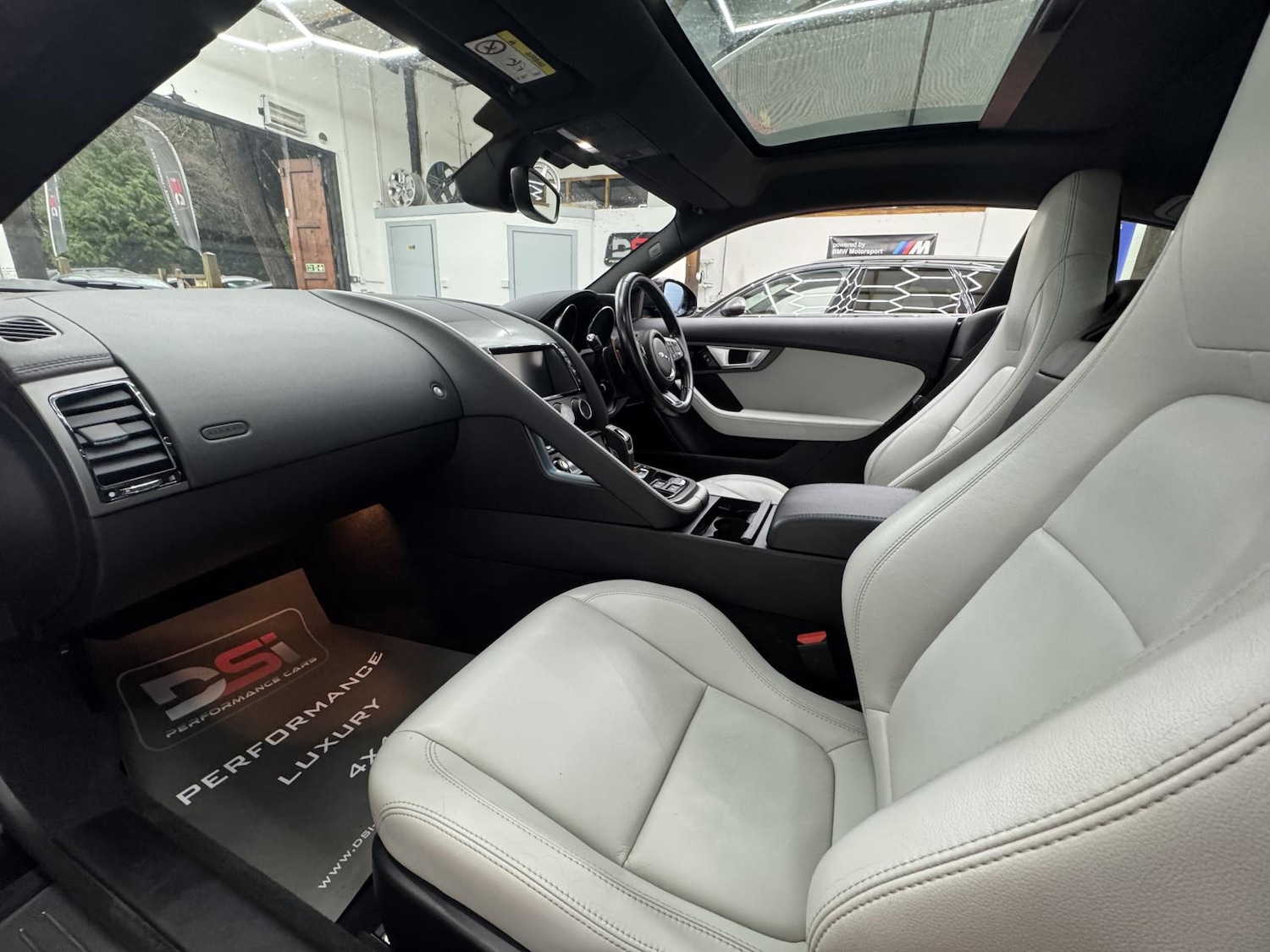 Used Jaguar F-Type 2015 for sale - 77210684: Photo 25