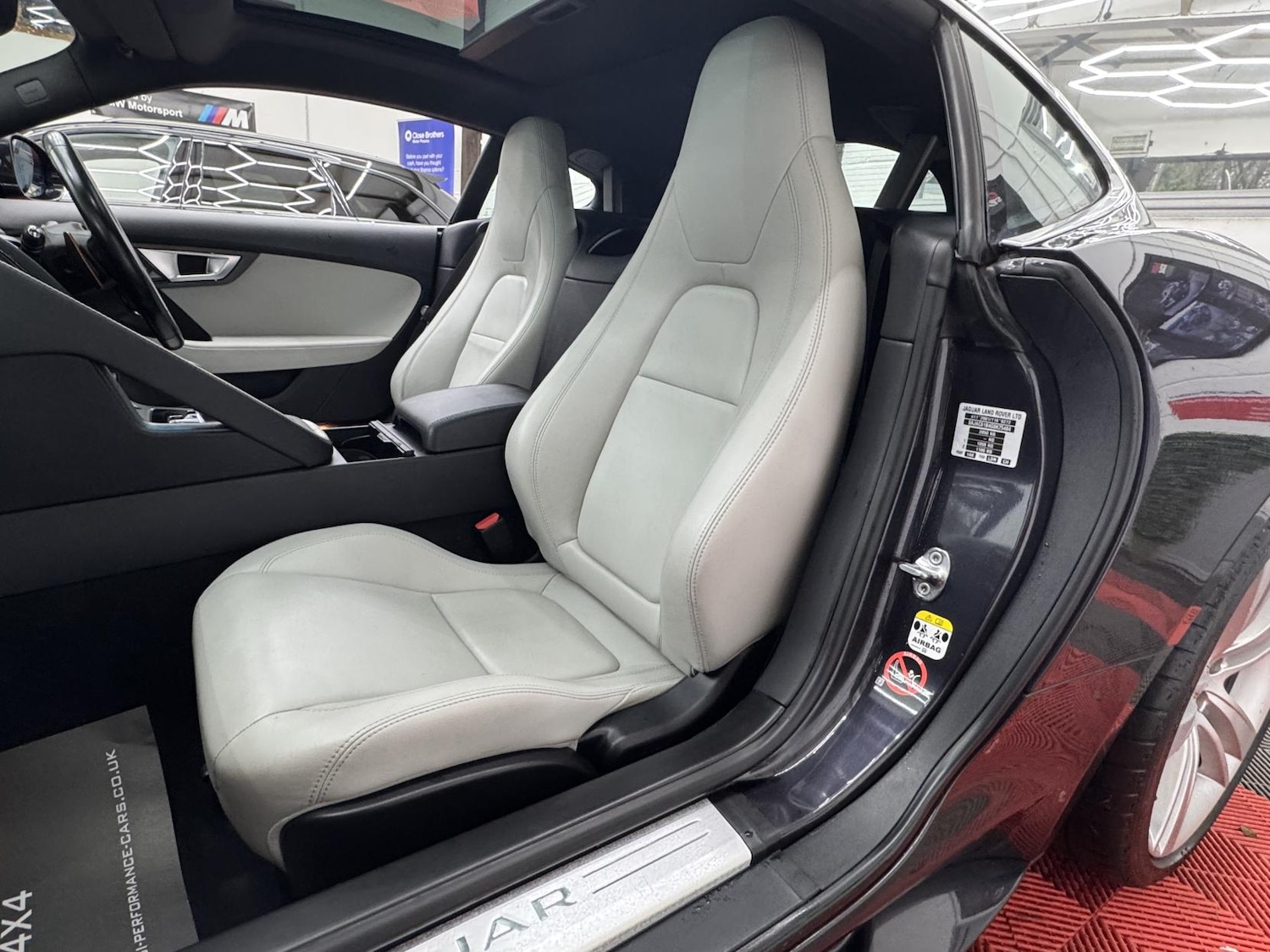 Used Jaguar F-Type 2015 for sale - 77210684: Photo 26