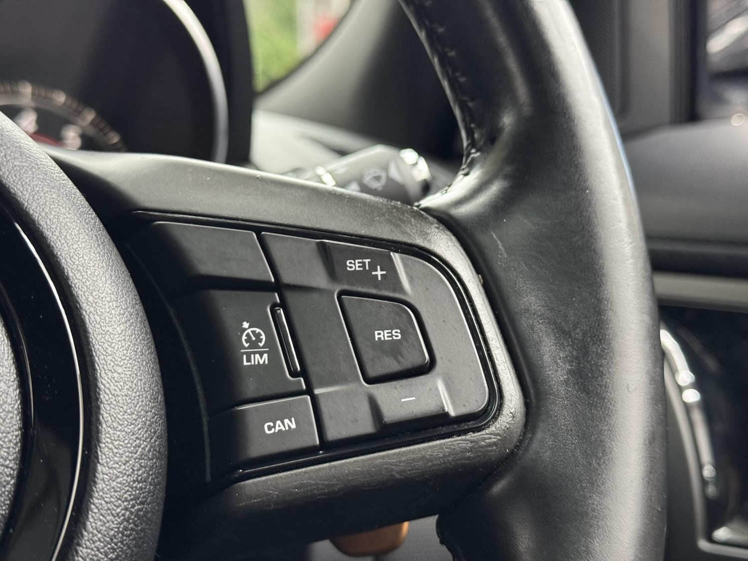 Used Jaguar F-Type 2015 for sale - 77210684: Photo 31