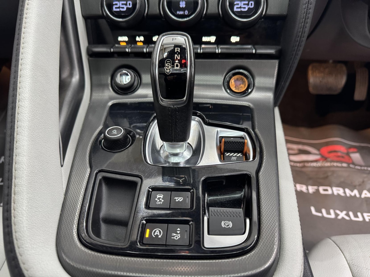 Used Jaguar F-Type 2015 for sale - 77210684: Photo 33