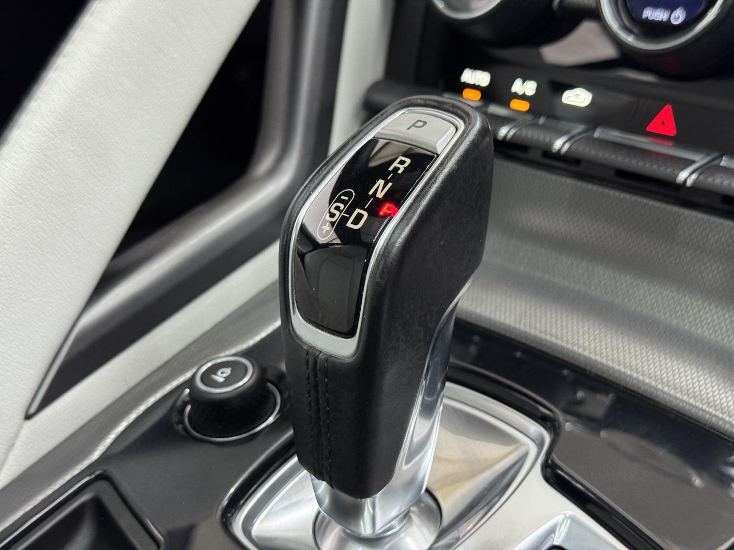 Used Jaguar F-Type 2015 for sale - 77210684: Photo 38