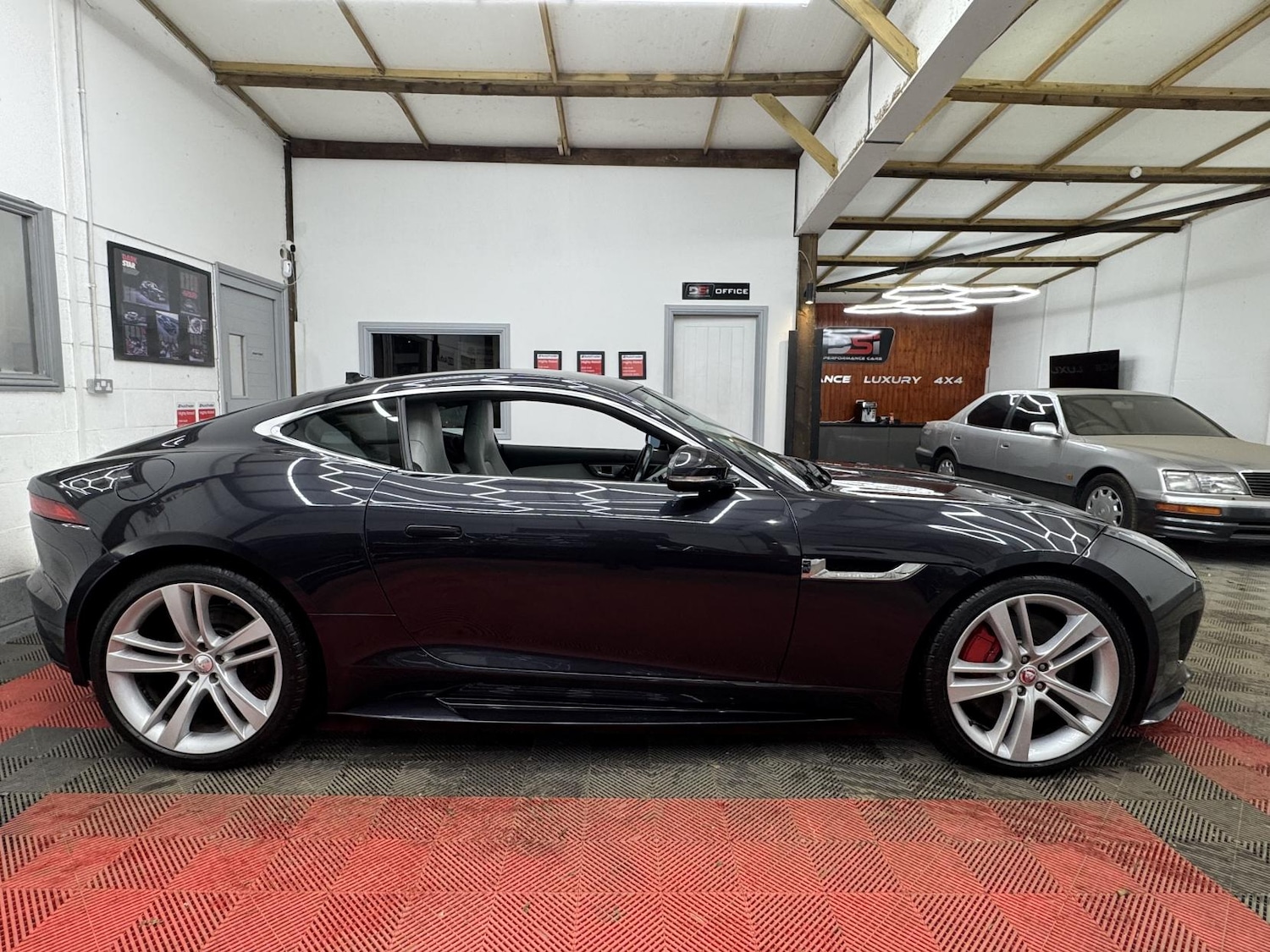 Used Jaguar F-Type 2015 for sale - 77210684: Photo 4
