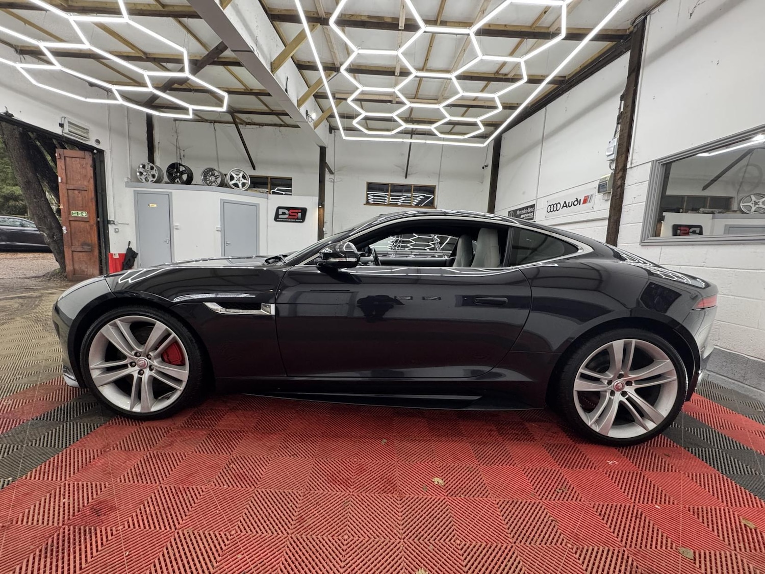 Used Jaguar F-Type 2015 for sale - 77210684: Photo 5