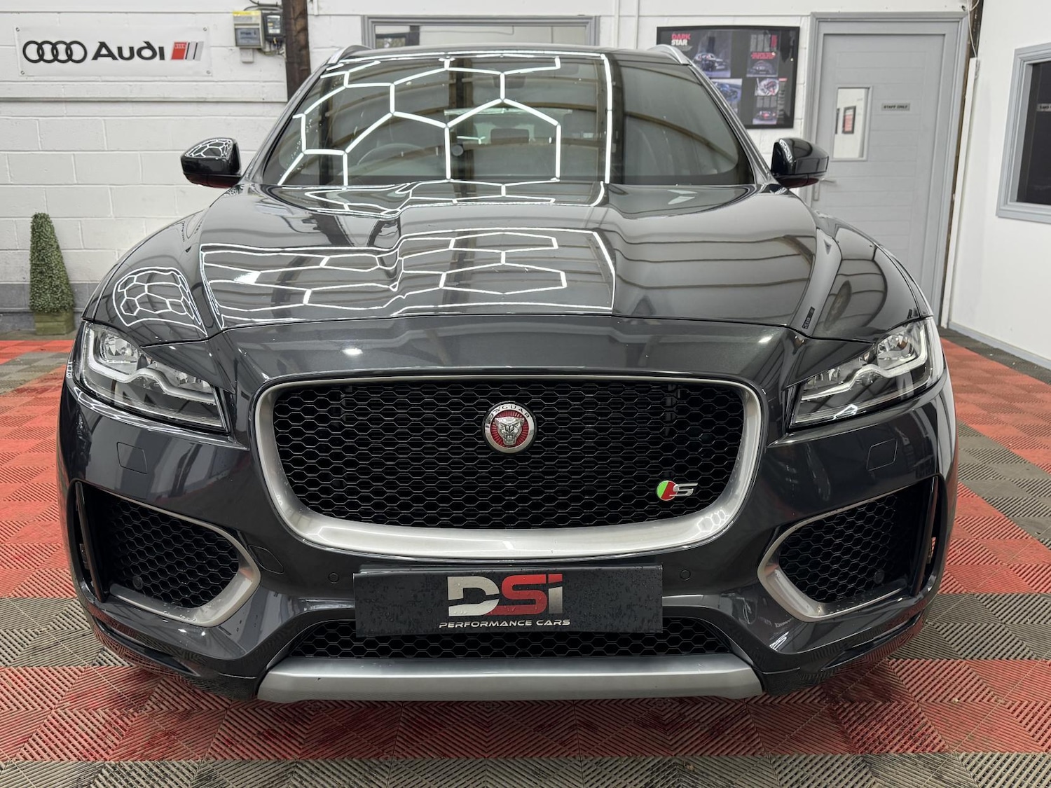 Used Jaguar F-Pace 2016 for sale - 77476635: Photo 2