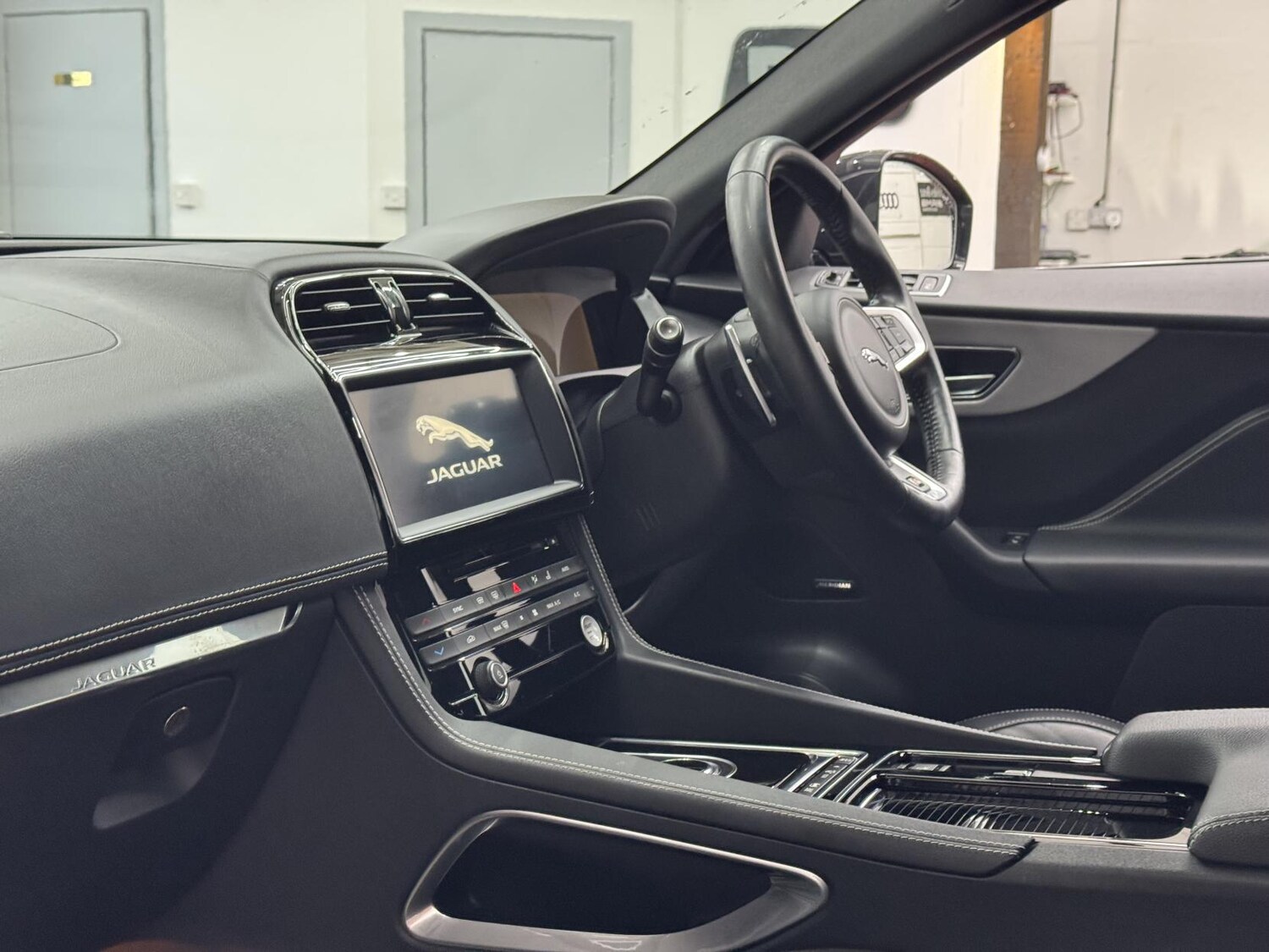 Used Jaguar F-Pace 2016 for sale - 77476635: Photo 22