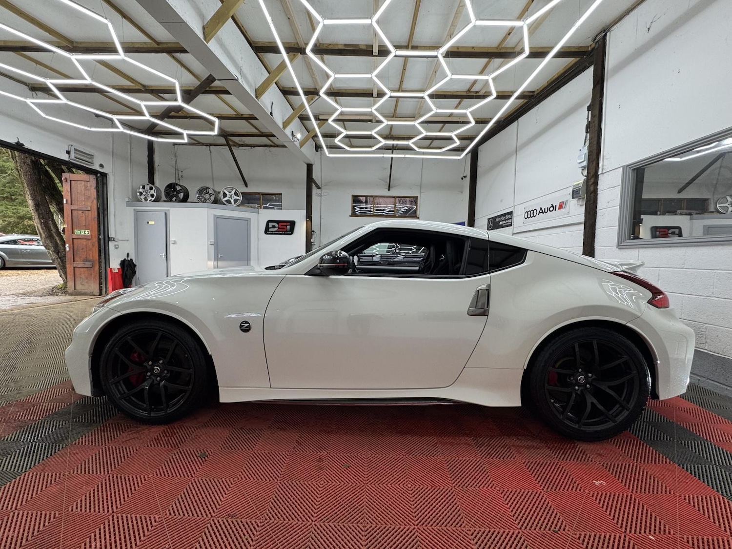 Used Nissan 370 Z 2017 for sale - 77532300: Photo 5