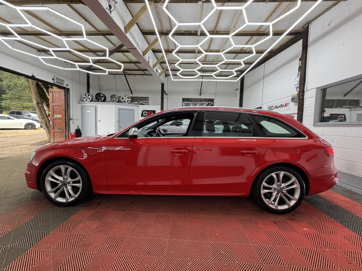 Used Audi A4 2015 for sale - 77804012: Photo 4