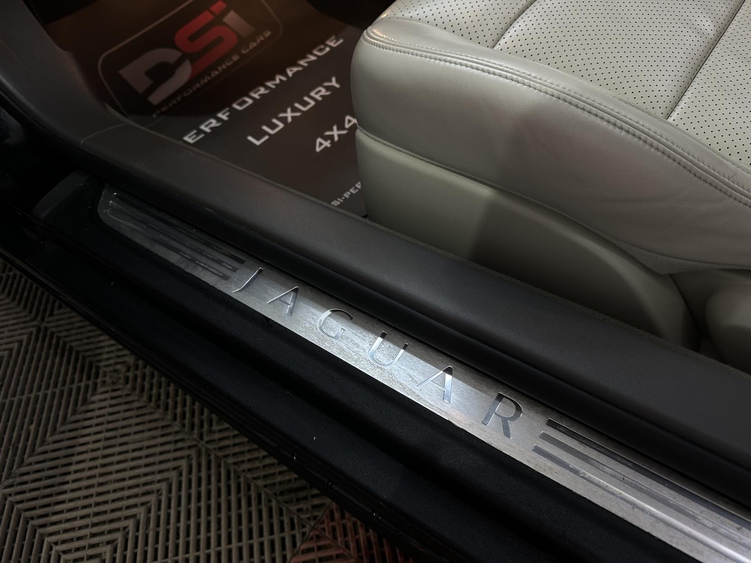 Used Jaguar XK 2010 for sale - 77807578: Photo 27