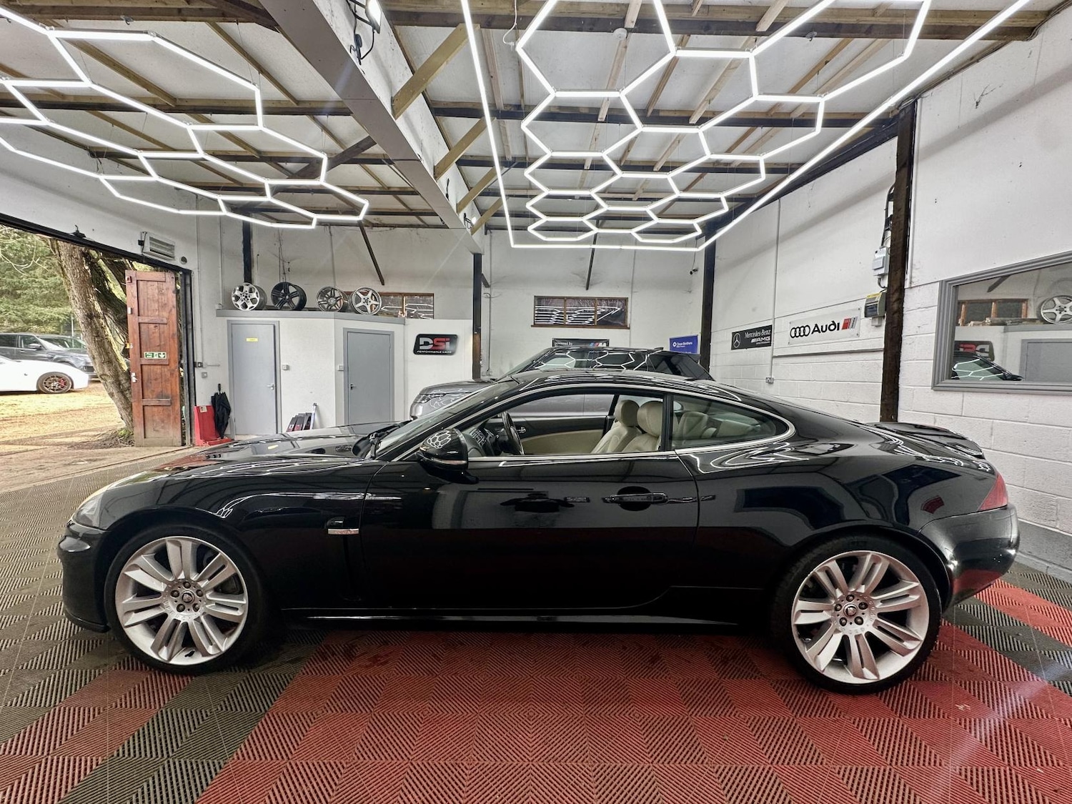 Used Jaguar XK 2010 for sale - 77807578: Photo 5