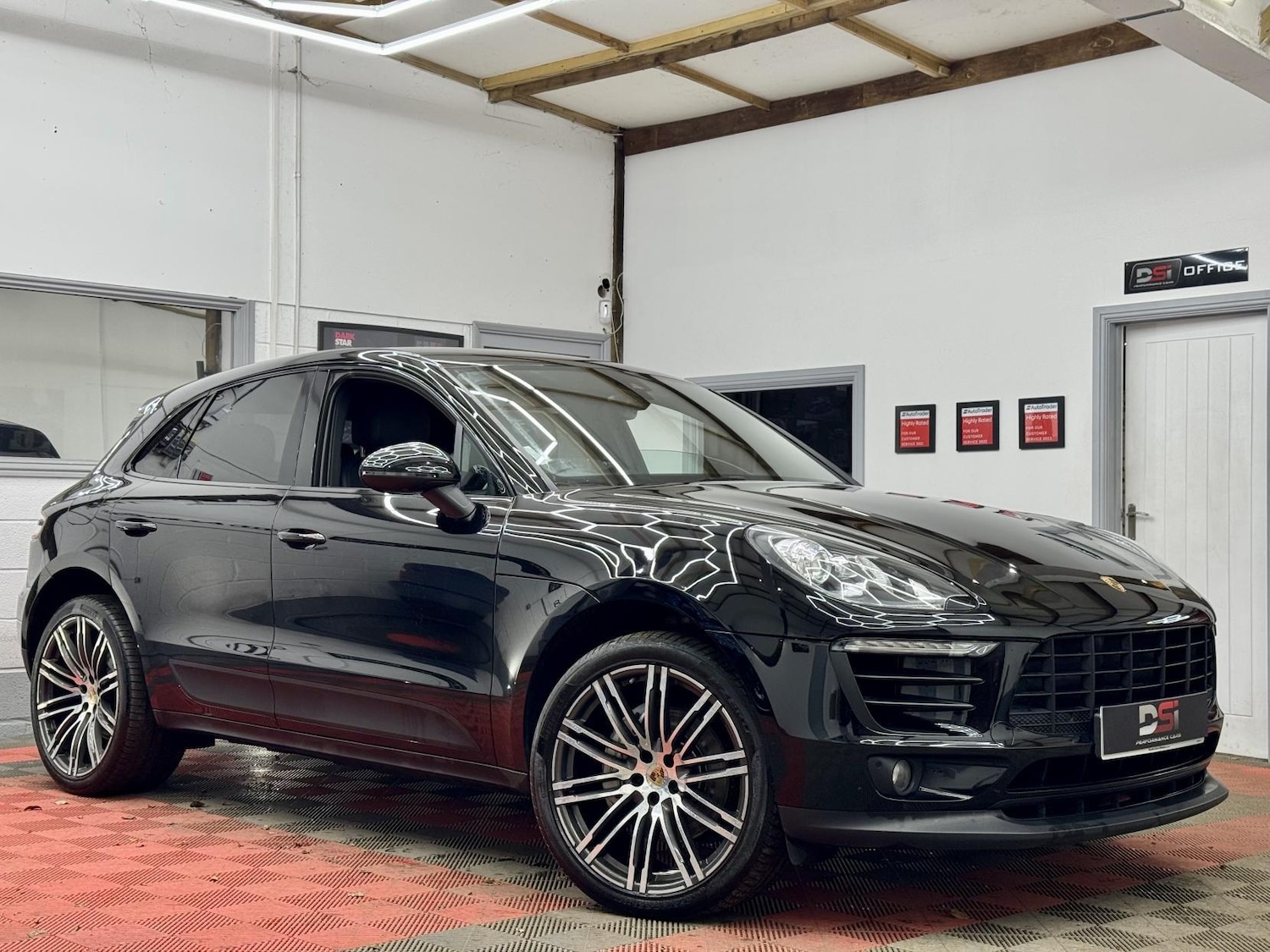 Used Porsche Macan 2017 for sale - 76911536: Photo 1