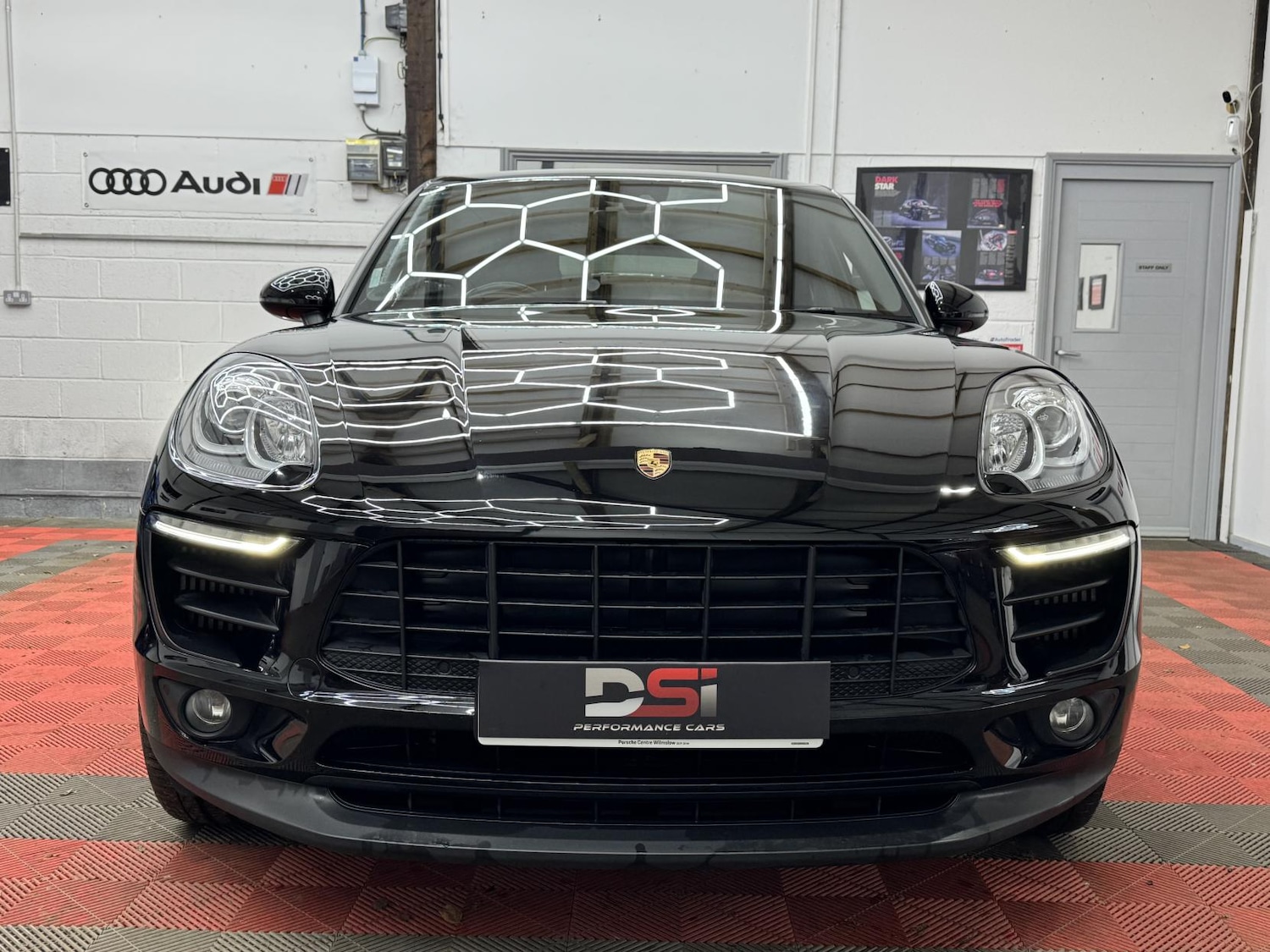 Used Porsche Macan 2017 for sale - 76911536: Photo 2