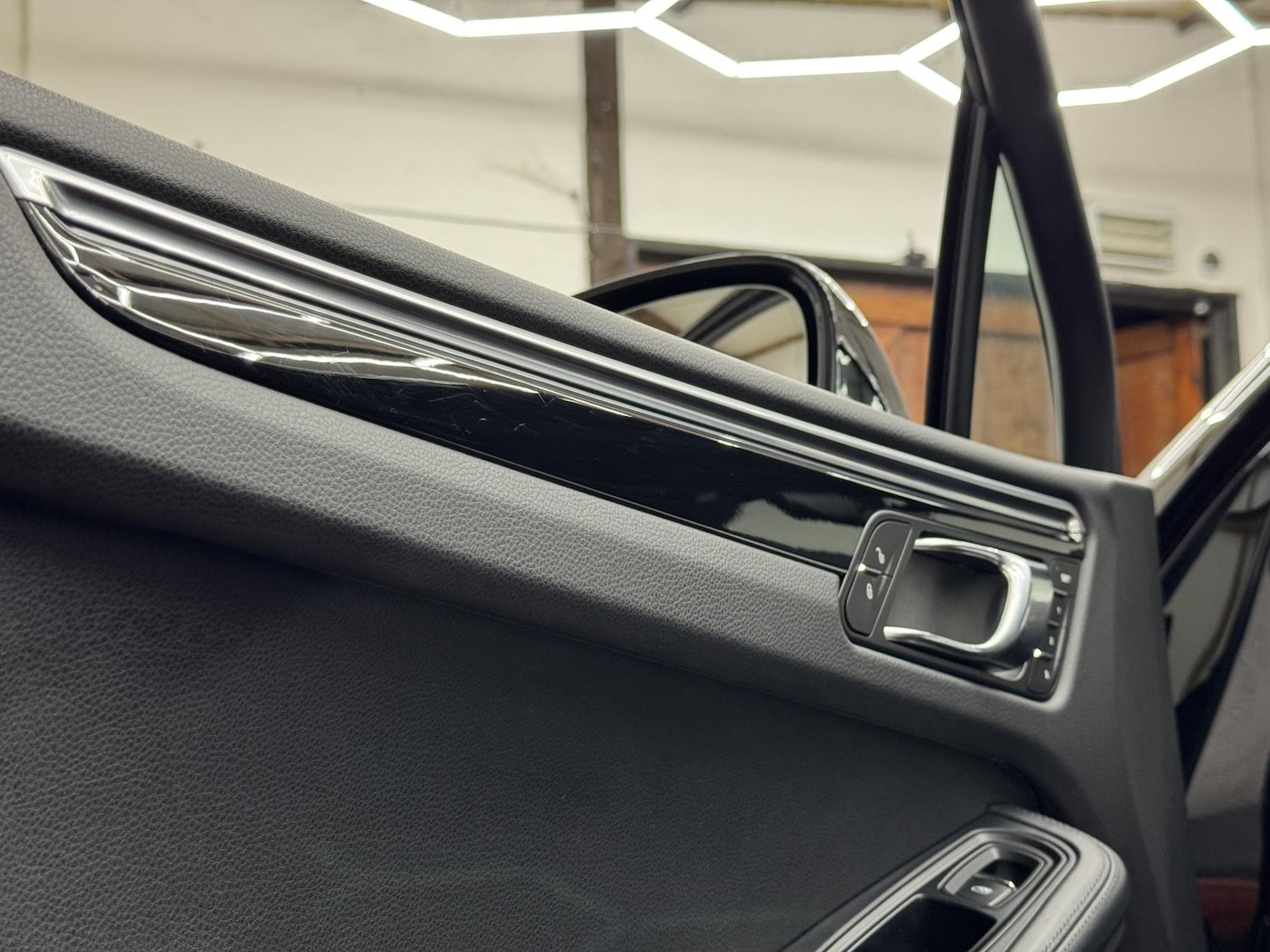 Used Porsche Macan 2017 for sale - 76911536: Photo 23