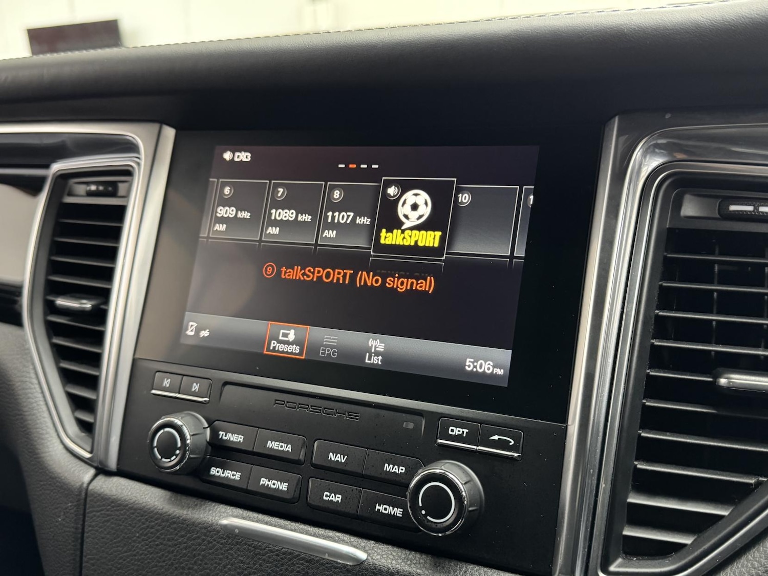 Used Porsche Macan 2017 for sale - 76911536: Photo 48