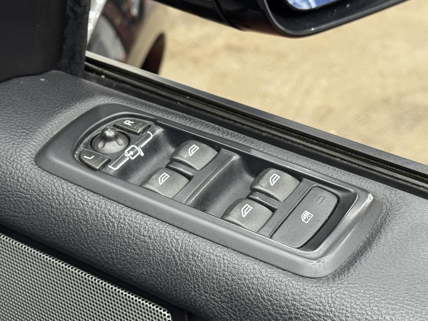 Used Land Rover Discovery 4 2016 for sale - 77151666: Photo 23