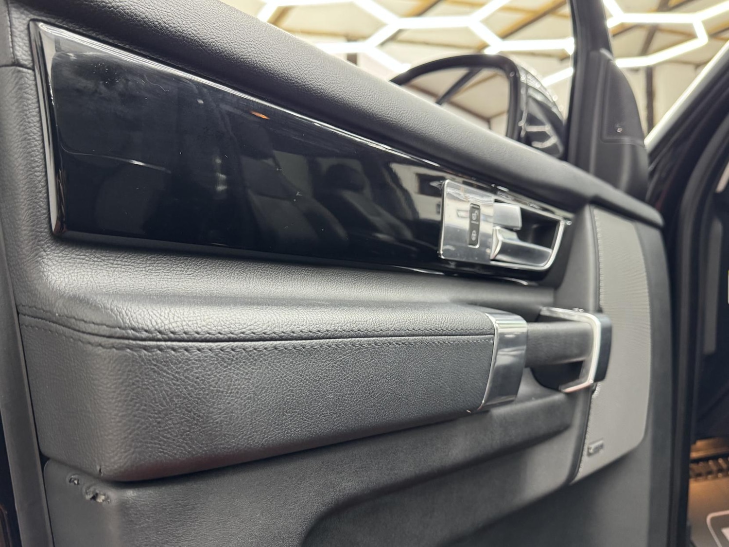 Used Land Rover Discovery 4 2016 for sale - 77151666: Photo 35