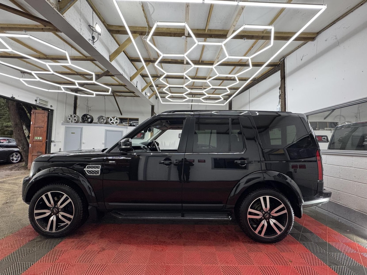 Used Land Rover Discovery 4 2016 for sale - 77151666: Photo 5