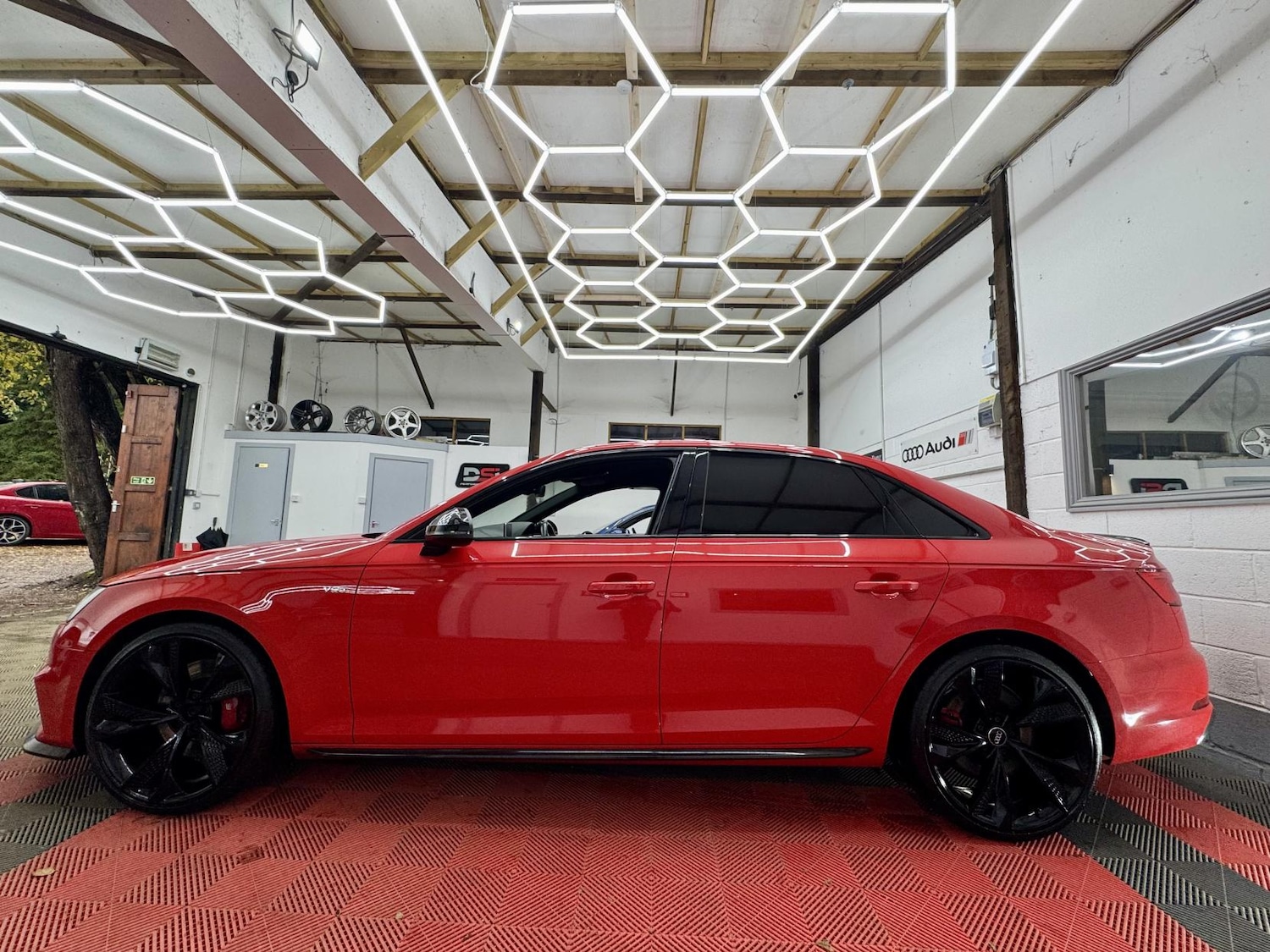 Used Audi A4 2017 for sale - 76818132: Photo 5