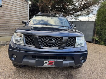 Used Nissan Navara 2010 for sale - 76394035: Photo