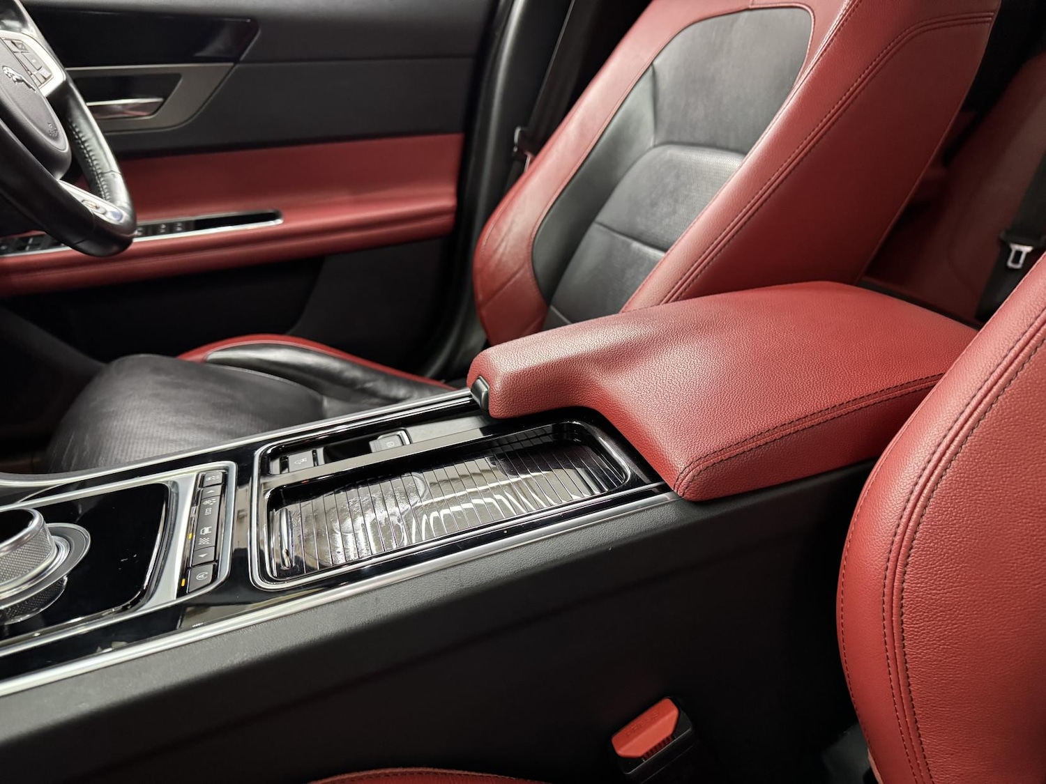 Used Jaguar XF 2016 for sale - 77063592: Photo 24