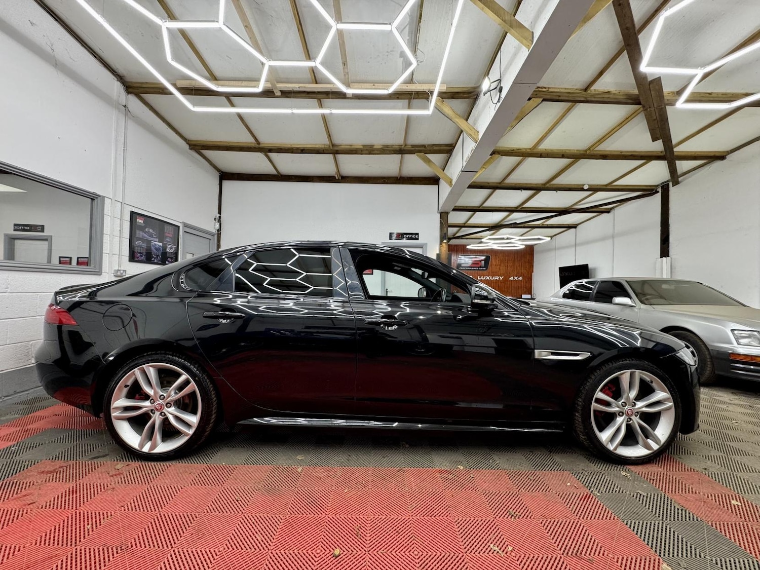 Used Jaguar XF 2016 for sale - 77063592: Photo 4