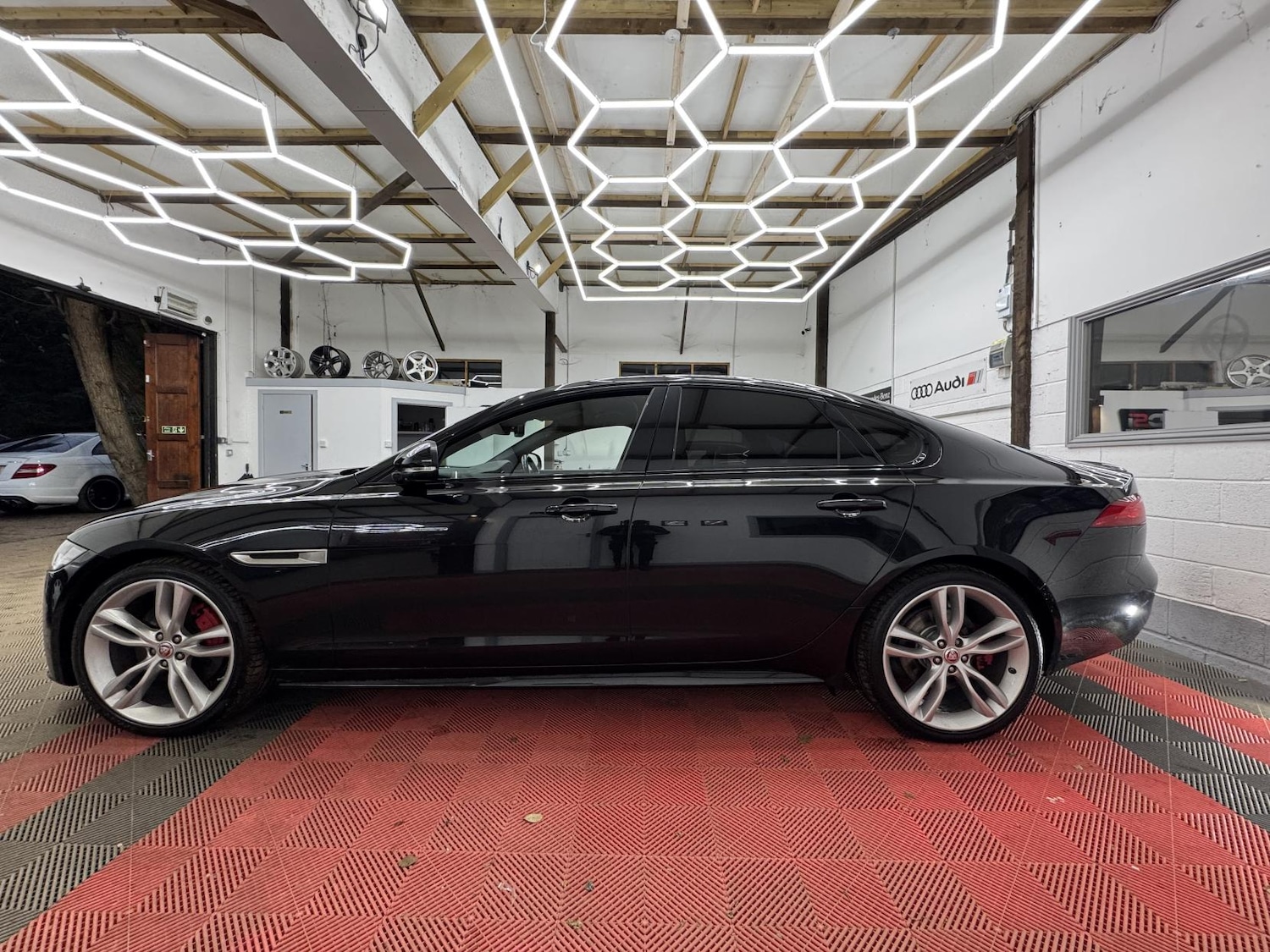 Used Jaguar XF 2016 for sale - 77063592: Photo 5