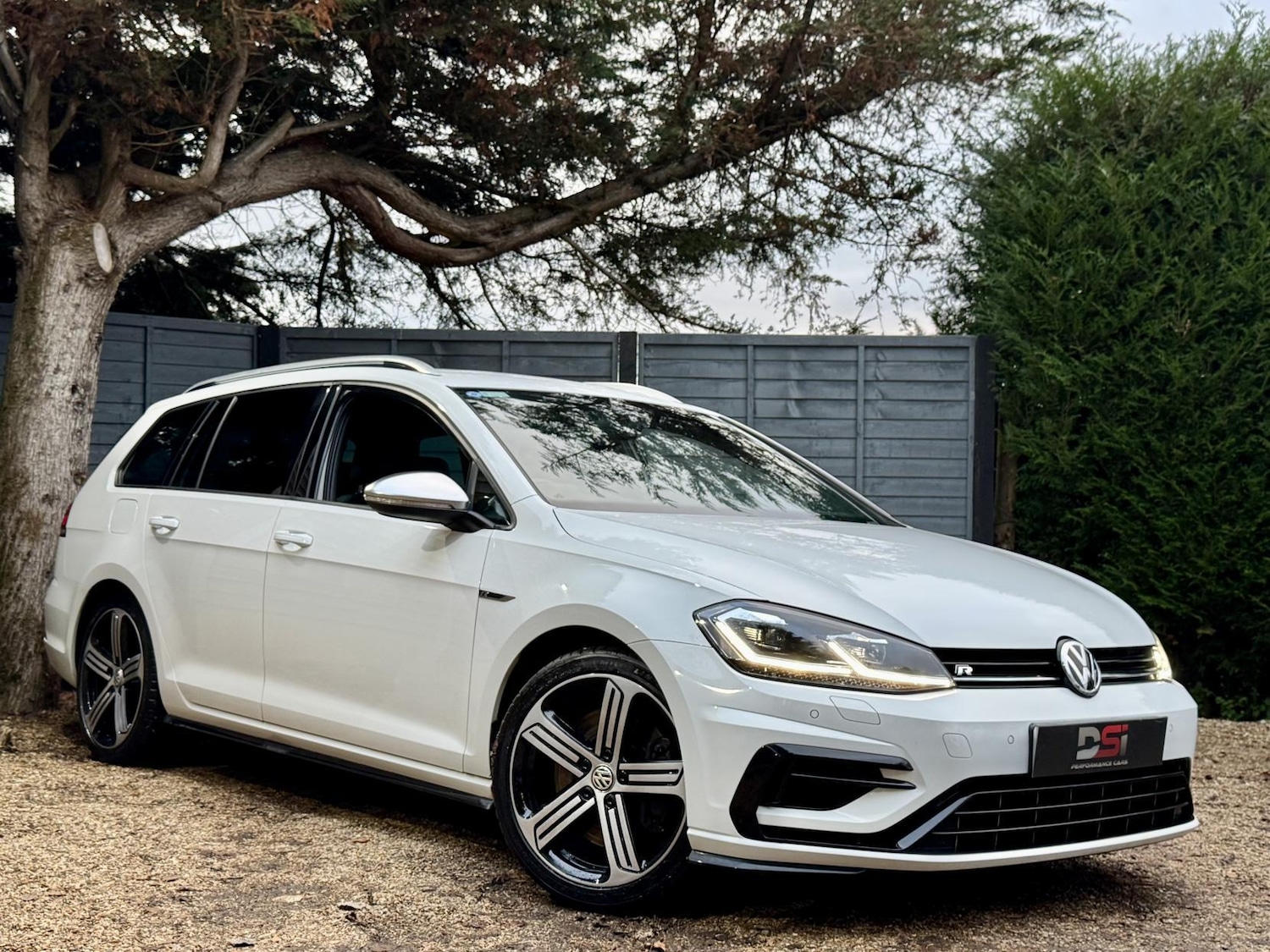 Used Volkswagen Golf 2017 for sale - 76631076: Photo 1