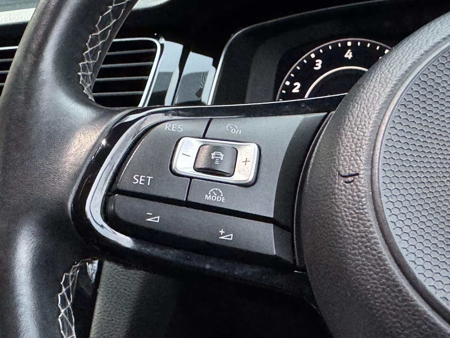 Used Volkswagen Golf 2017 for sale - 76631076: Photo 34