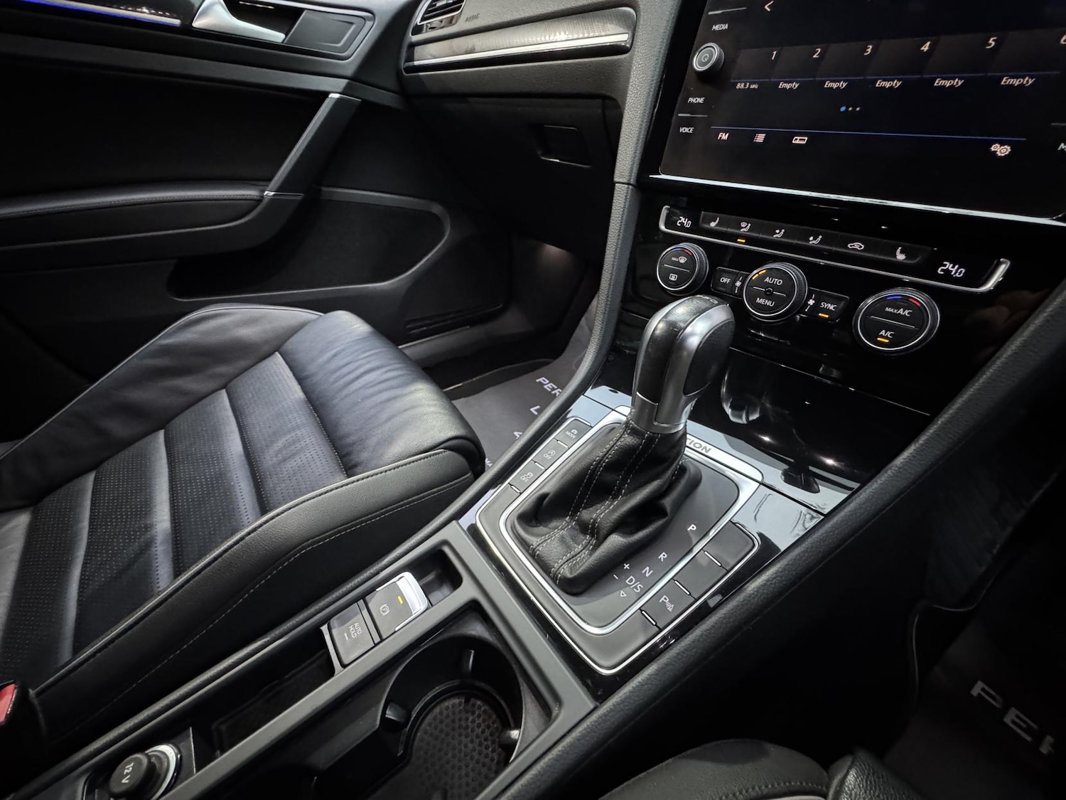 Used Volkswagen Golf 2017 for sale - 76631076: Photo 38