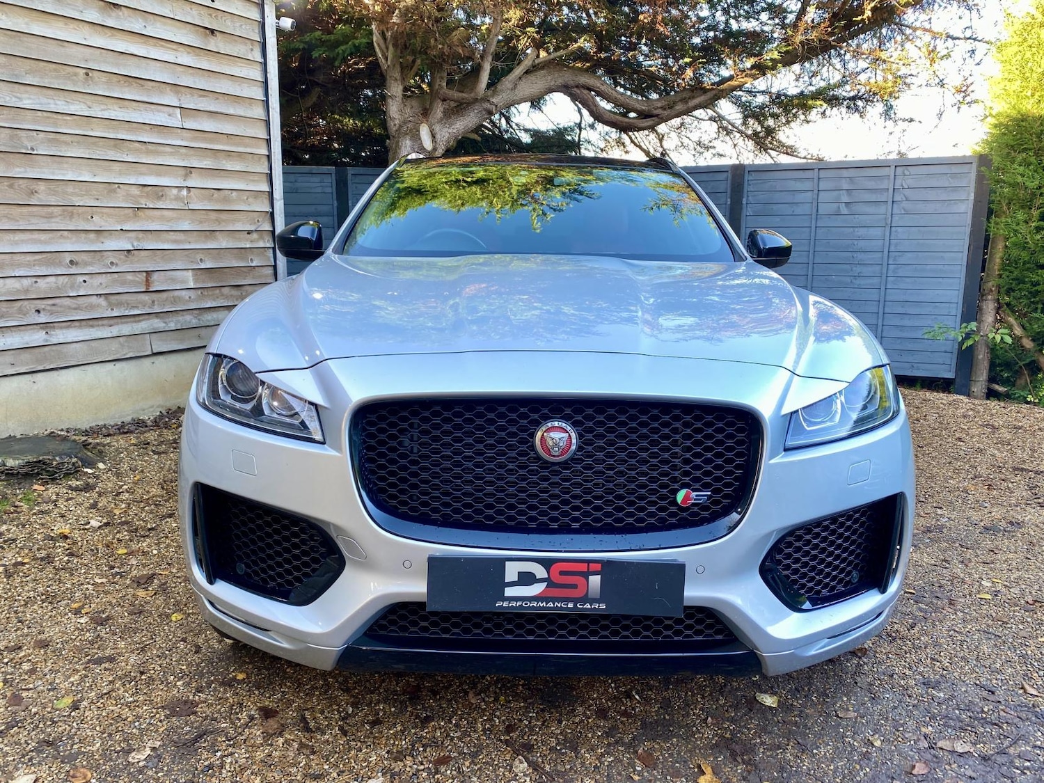 Used Jaguar F-Pace 2017 for sale - 76618982: Photo 2