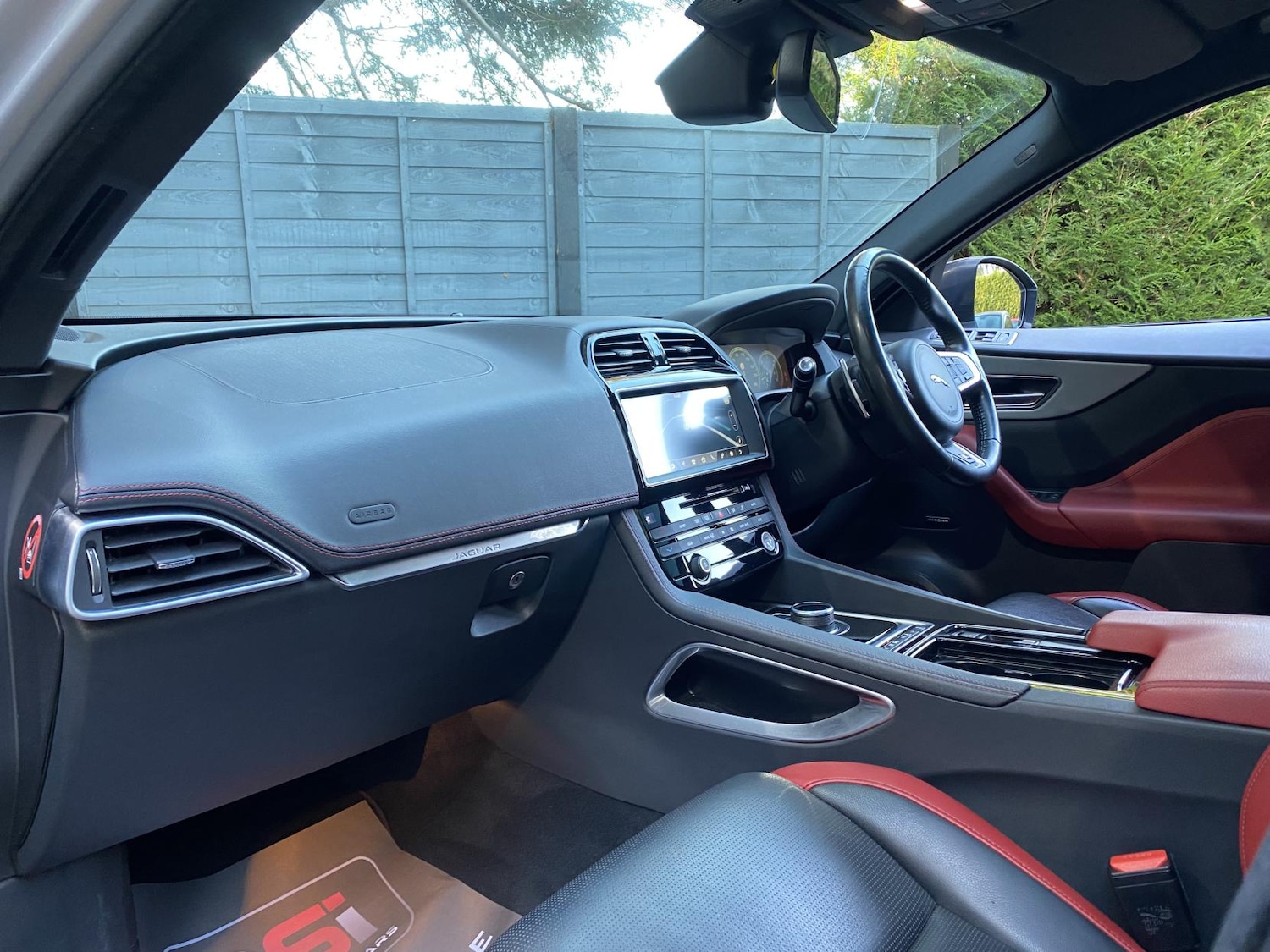 Used Jaguar F-Pace 2017 for sale - 76618982: Photo 32