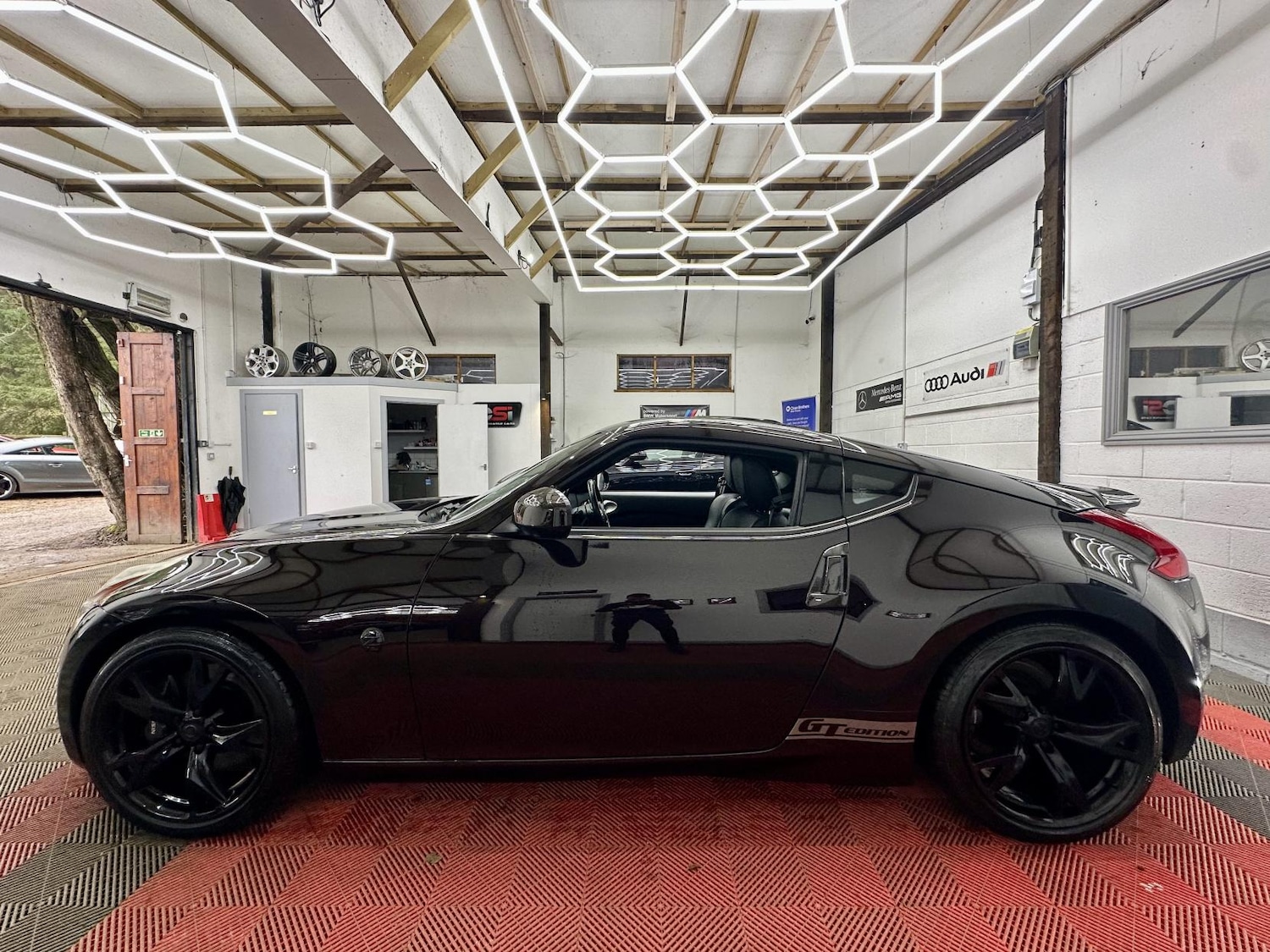Used Nissan 370 Z 2011 for sale - 77545439: Photo 6