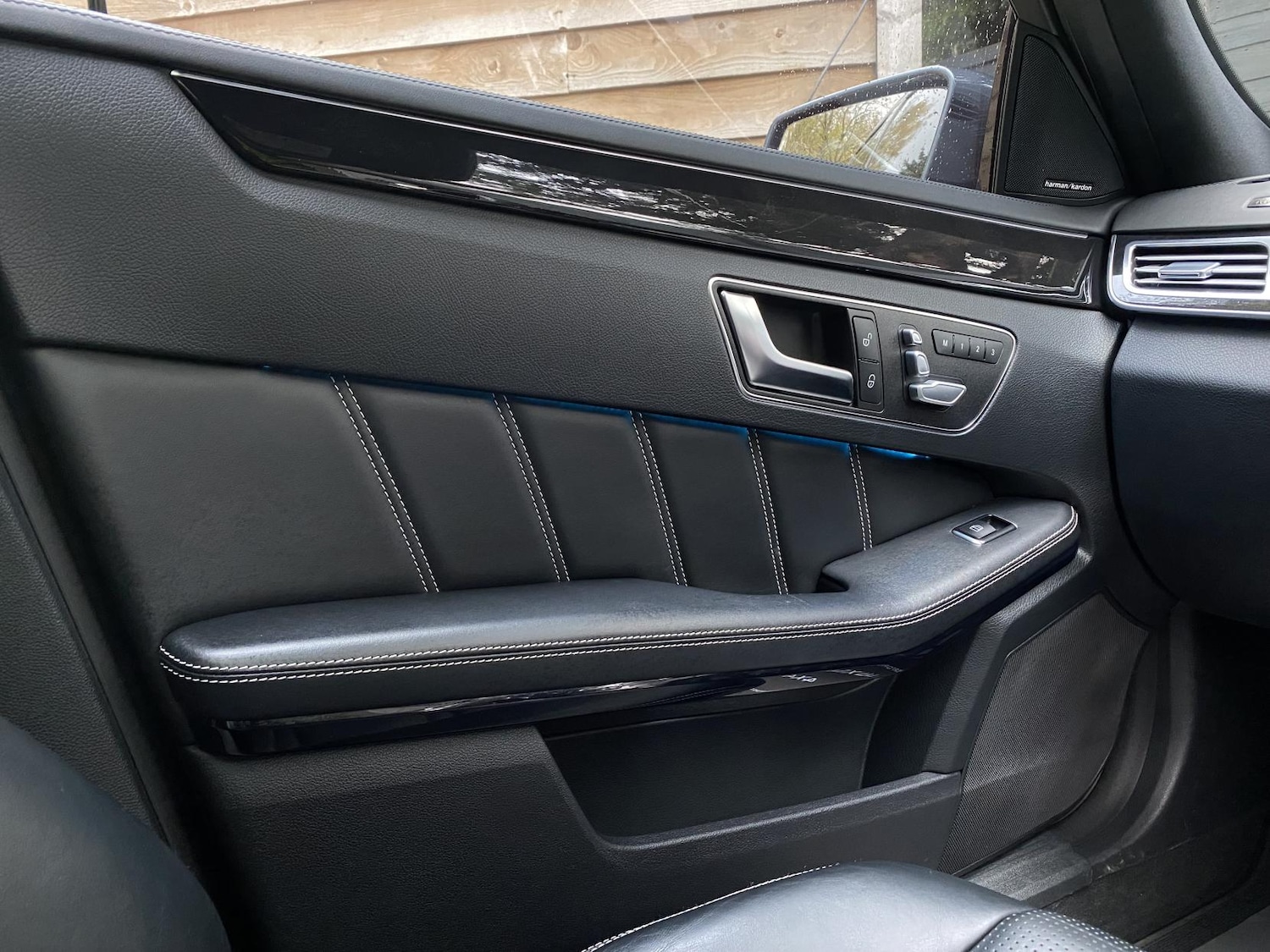 Used Mercedes-Benz E Class 2015 for sale - 76537006: Photo 41