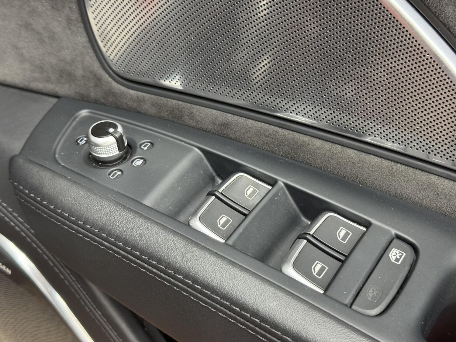 Used Audi A8 2013 for sale - 77570257: Photo 25