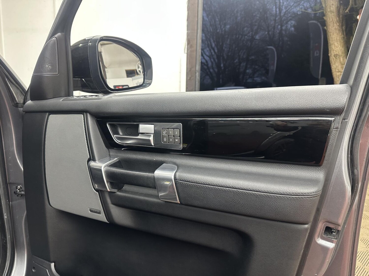 Used Land Rover Discovery 2015 for sale - 77644124: Photo 12