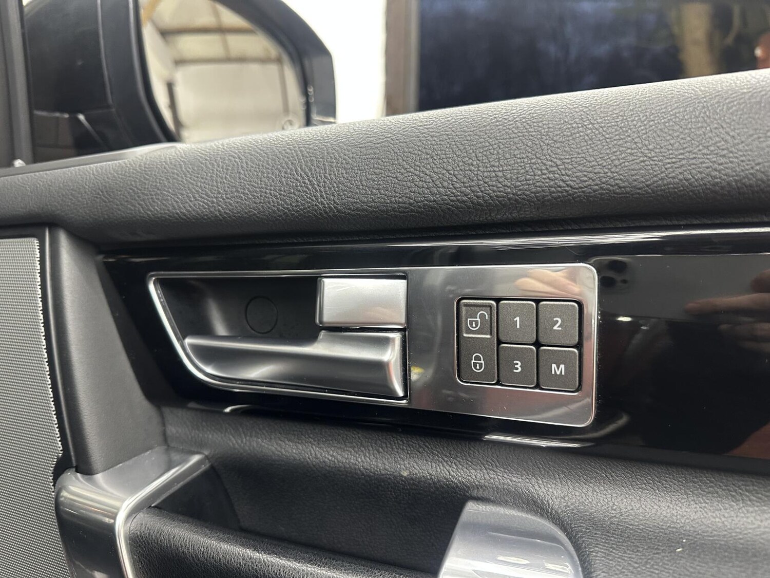 Used Land Rover Discovery 2015 for sale - 77644124: Photo 18