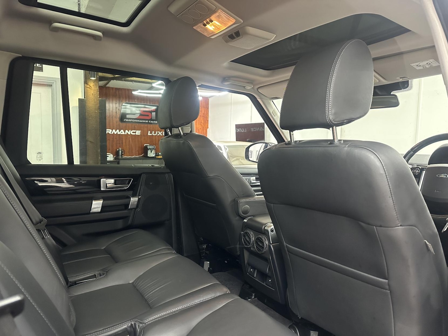 Used Land Rover Discovery 2015 for sale - 77644124: Photo 23