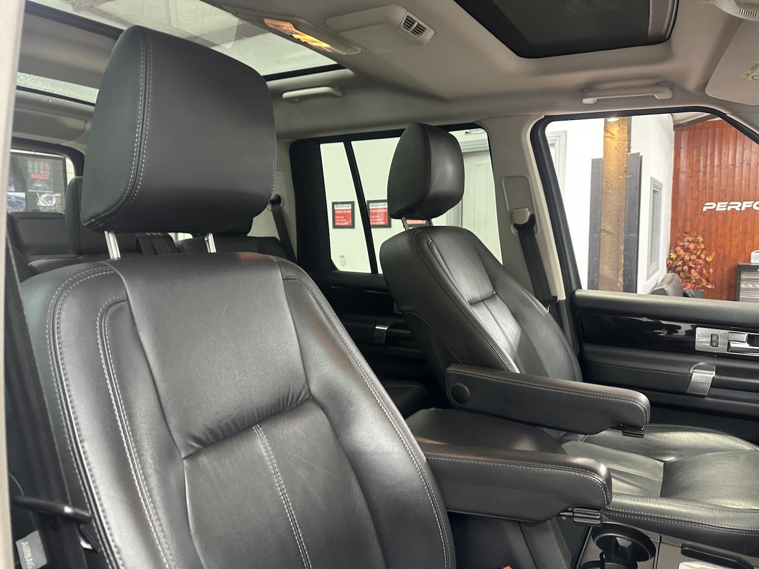 Used Land Rover Discovery 2015 for sale - 77644124: Photo 24