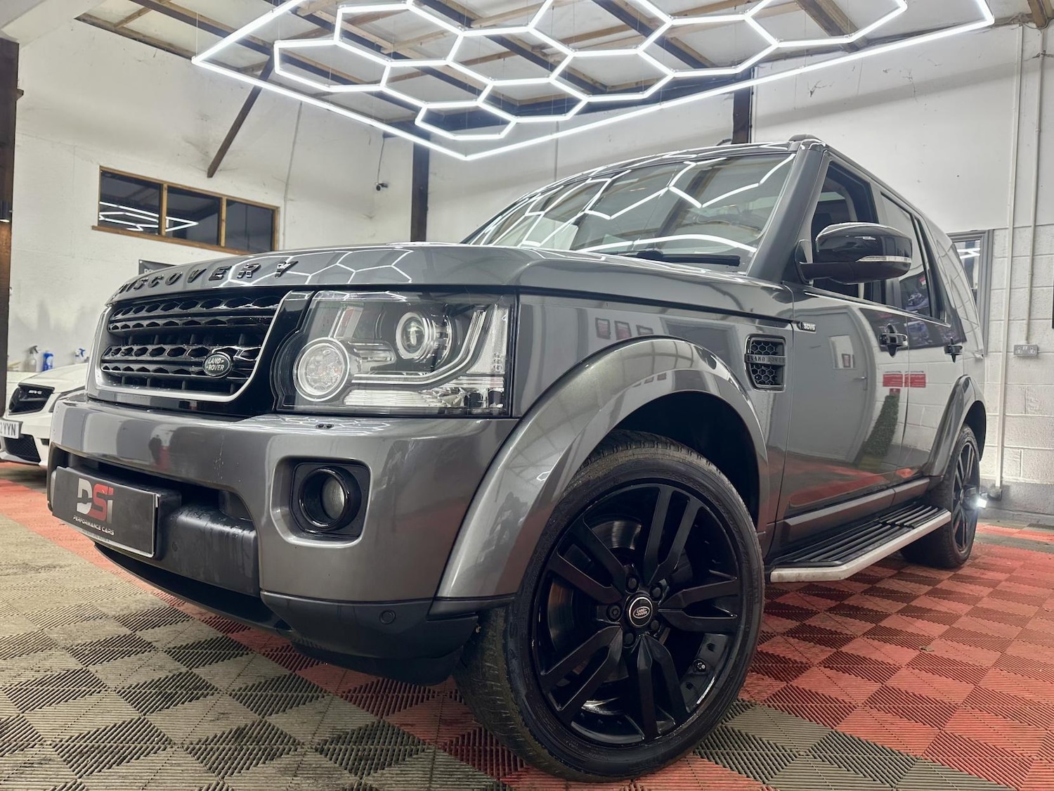 Used Land Rover Discovery 2015 for sale - 77644124: Photo 3