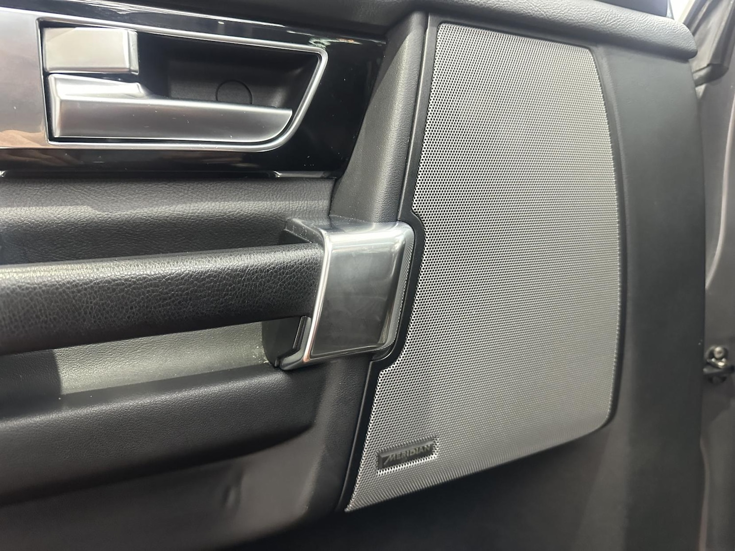 Used Land Rover Discovery 2015 for sale - 77644124: Photo 30