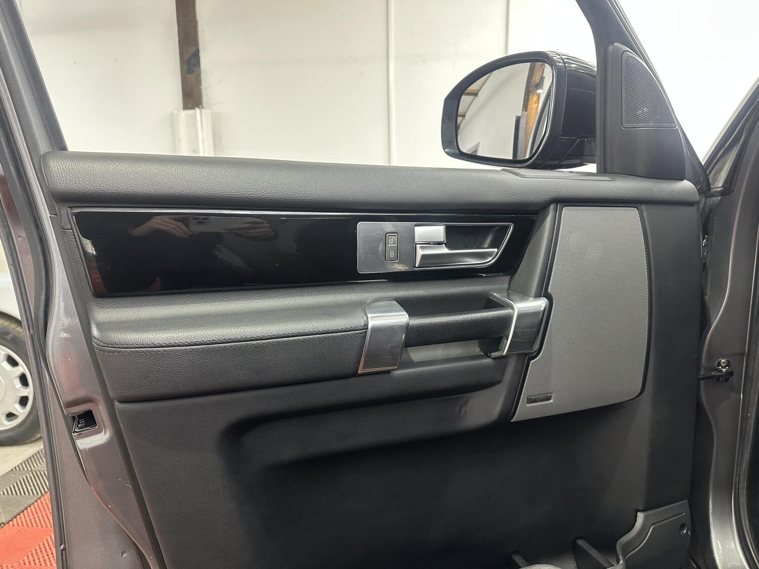 Used Land Rover Discovery 2015 for sale - 77644124: Photo 31