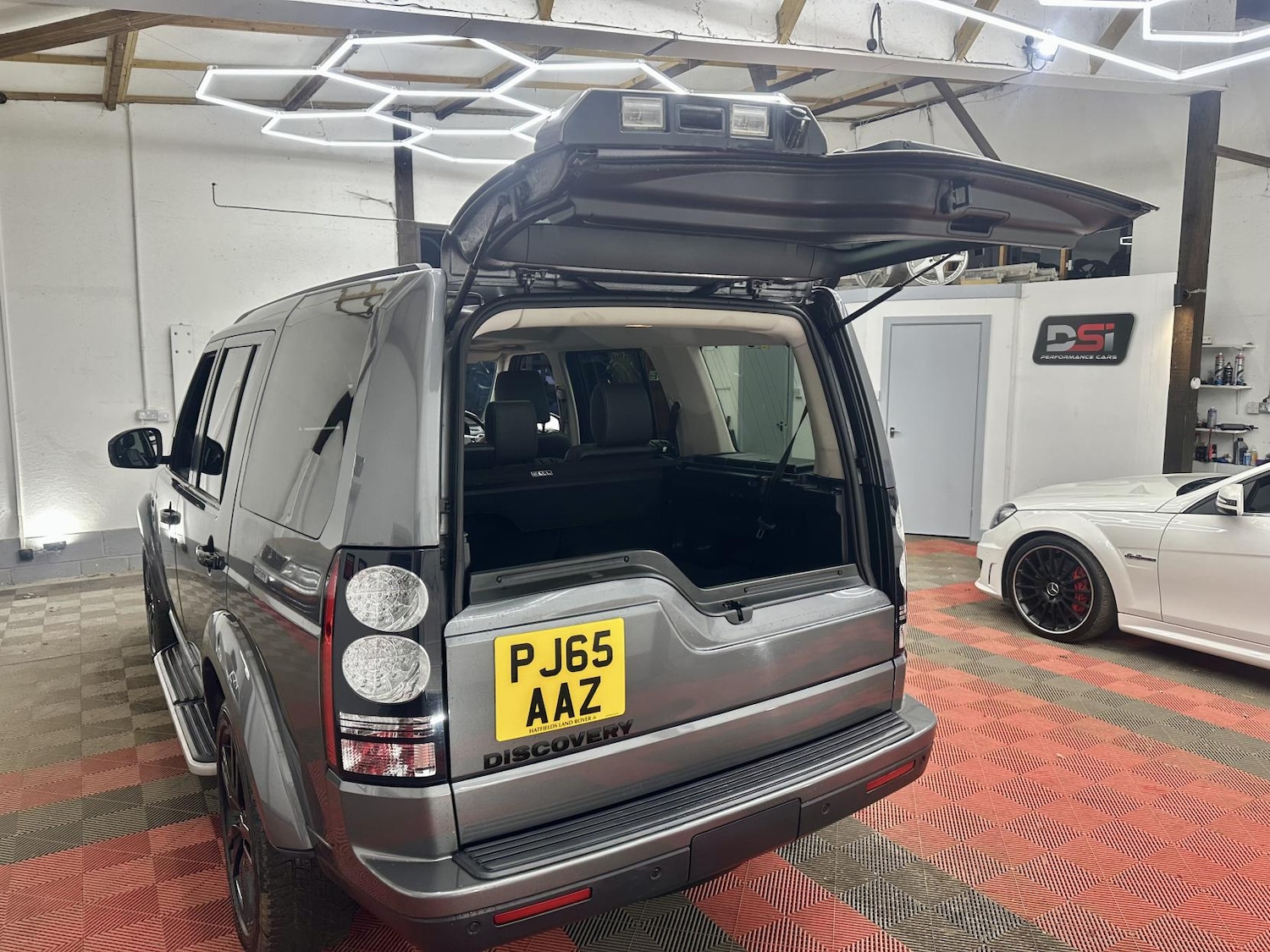 Used Land Rover Discovery 2015 for sale - 77644124: Photo 9