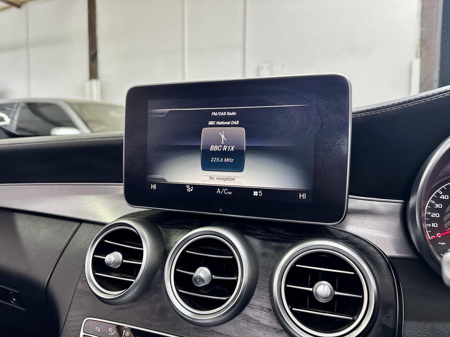 Used Mercedes-Benz C Class 2016 for sale - 76975389: Photo 33